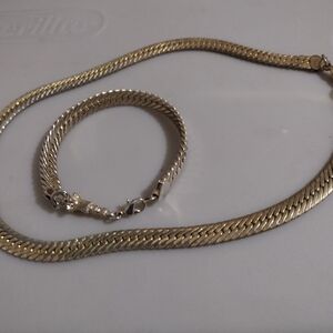 Elegant Gold Necklace and Bracelet Set